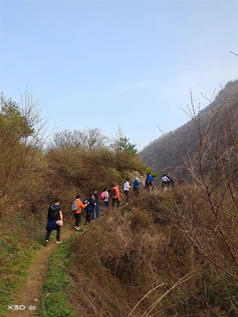 徒步9小時！貝博兒人挑戰(zhàn)2449米東秦嶺第二高峰——箭峪嶺